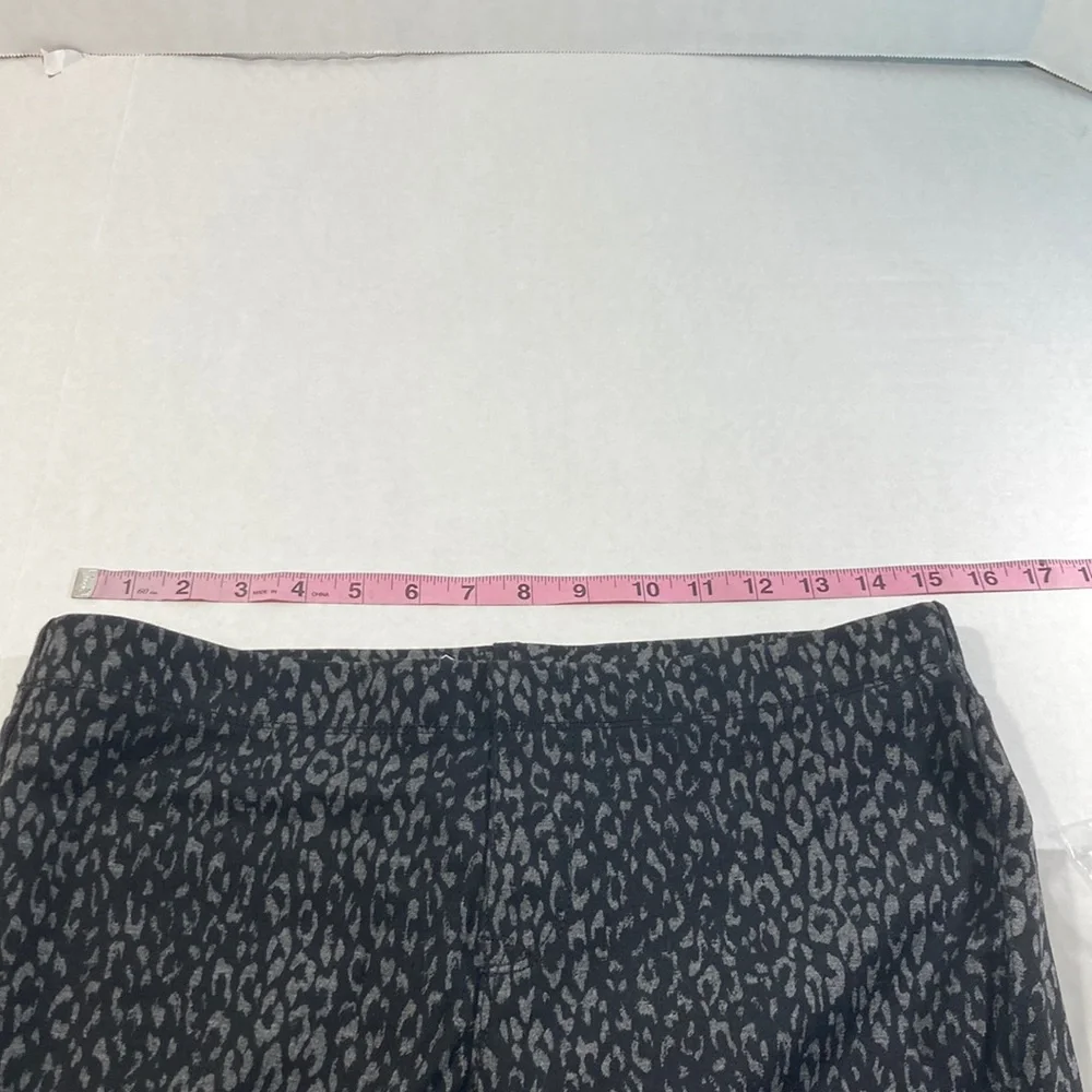 ✨ St. John’s Bay Animal Print Pull-On Pants ✨ - Picture 10 of 15